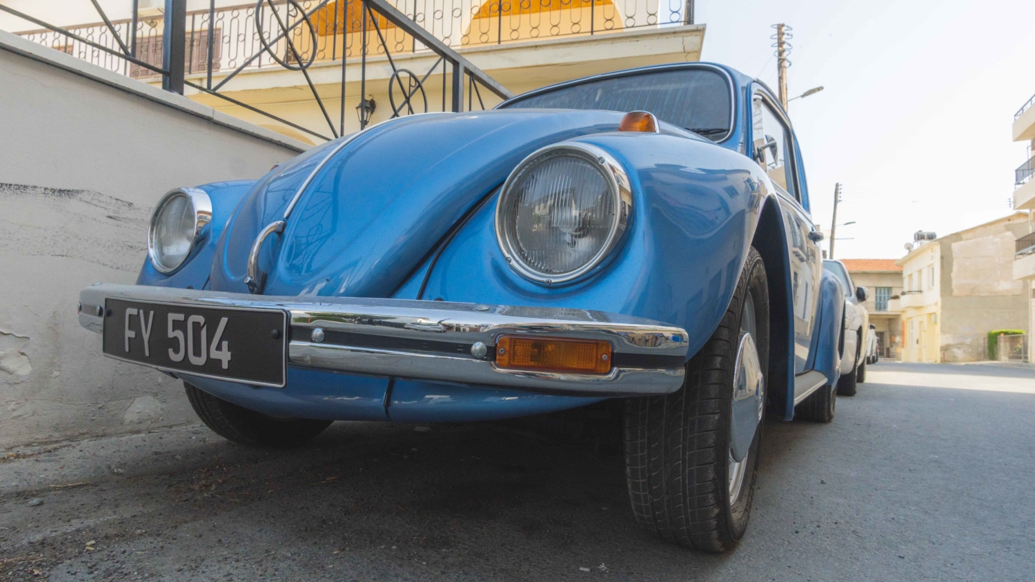 Volkswagen beetle blue front