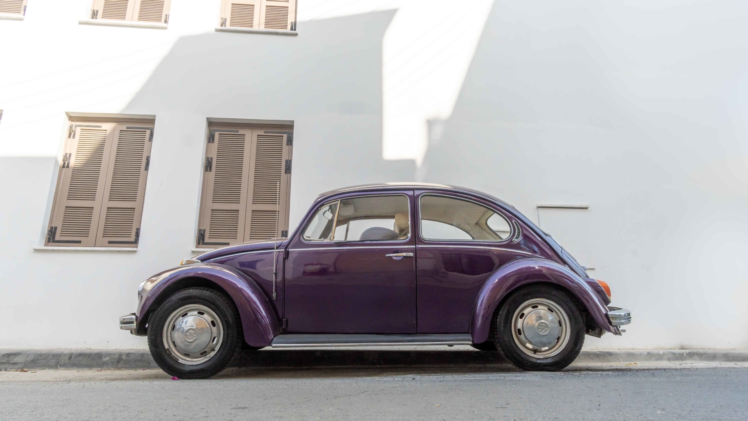 Volkswagen beetle purple side